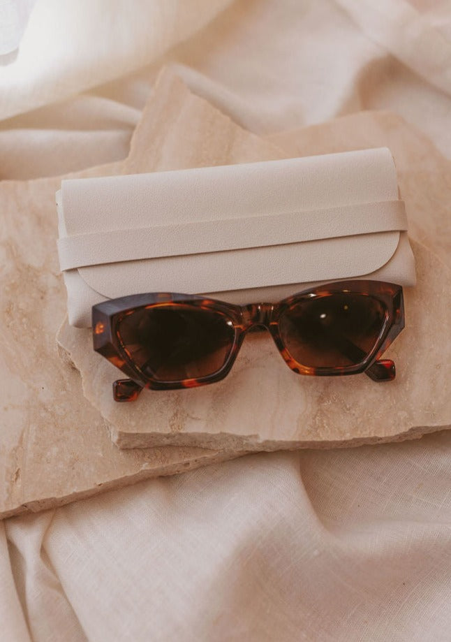 The Casablanca Sunglasses- Classic Tort